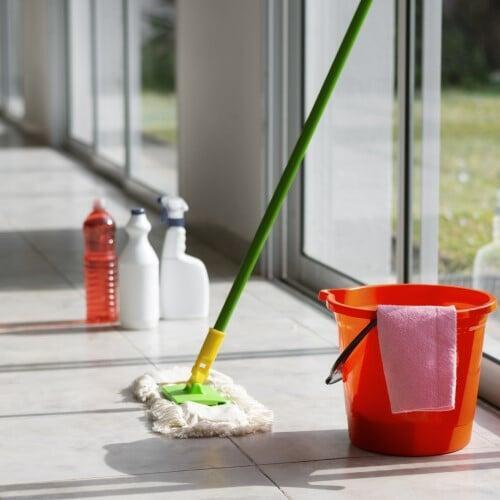 Cleaning crew in Los Angeles using web-based job scheduling and time tracking tools